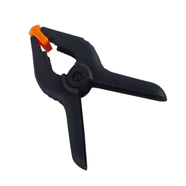 Một số nghệ sĩ làm giấy cho biết khi chuyển sang kẹp nylon lò xo, họ đã giảm đáng kể thời gian chuẩn bị dự án và giảm thiểu việc phải thay kẹp giữa chừng. (Ảnh 5) Một số nghệ sĩ làm giấy cho biết khi chuyển sang kẹp nylon lò xo, họ đã giảm đáng kể thời gian chuẩn bị dự án và giảm thiểu việc phải thay kẹp giữa chừng. (Ảnh 5)