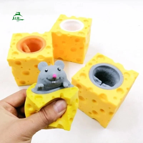 Bàn làm việc có một món đồ ép phô mai giảm căng thẳng: Khi cảm giác thoải mái chỉ là tạm thời. - Ảnh 2 Bàn làm việc có một món đồ ép phô mai giảm căng thẳng: Khi cảm giác thoải mái chỉ là tạm thời. - Ảnh 2