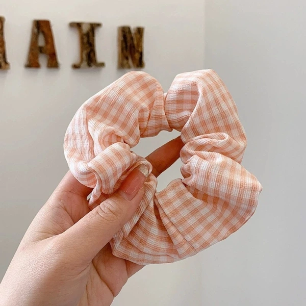 Băng đô tóc dễ thương của học sinh: Khi vẻ ngây thơ lại ẩn sau cảm giác khó chịu suốt ngày - Ảnh 1
