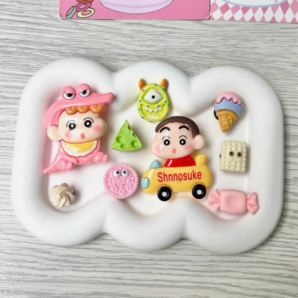 Hiện nay, thị trường có rất nhiều mẫu charm đa dạng về kiểu dáng, chất liệu và cơ chế gắn. (Ảnh 4) Hiện nay, thị trường có rất nhiều mẫu charm đa dạng về kiểu dáng, chất liệu và cơ chế gắn. (Ảnh 4)