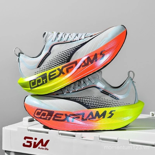 Chi tiết nhẹ cân mà người marathon thường bỏ qua khi chọn giày carbon cho chạy ngoài trời - Ảnh 1 Chi tiết nhẹ cân mà người marathon thường bỏ qua khi chọn giày carbon cho chạy ngoài trời - Ảnh 1
