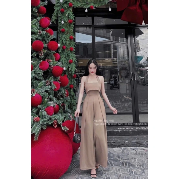 Thậm chí nếu bạn đã chọn được mẫu jumpsuit “thoải mái”, tư thế ngồi không đúng vẫn có thể gây ép vai. (Ảnh 4) Thậm chí nếu bạn đã chọn được mẫu jumpsuit “thoải mái”, tư thế ngồi không đúng vẫn có thể gây ép vai. (Ảnh 4)