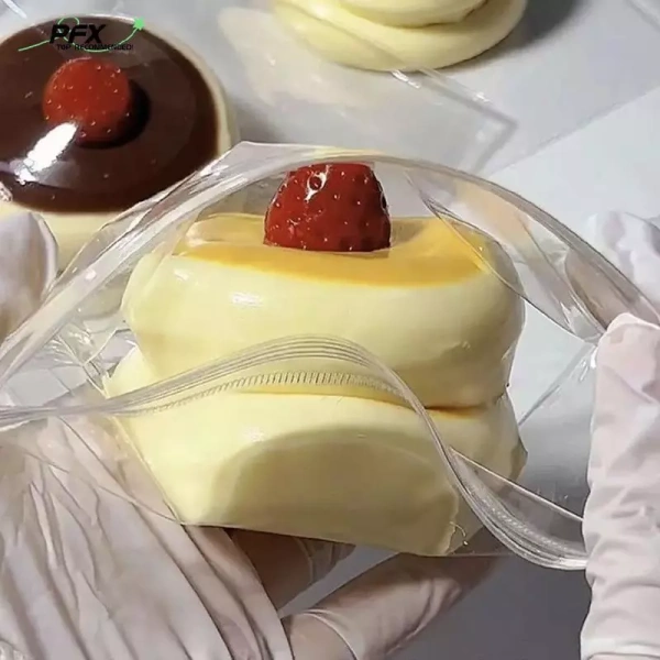 Đồ chơi búp tay hoạt động bằng cách kích thích các giác quan, giúp não bộ giải phóng dopamine – một trong những hormone “hạnh phúc”. (Ảnh 2)