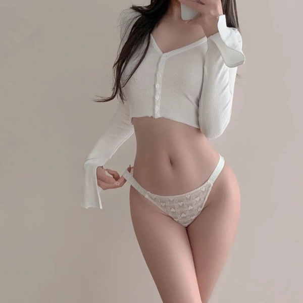 Độ ôm nửa mông của quần lót ren nữ khiến cảm giác quyến rũ đồng thời gây bất tiện khi ngồi lâu - Ảnh 3 Độ ôm nửa mông của quần lót ren nữ khiến cảm giác quyến rũ đồng thời gây bất tiện khi ngồi lâu - Ảnh 3