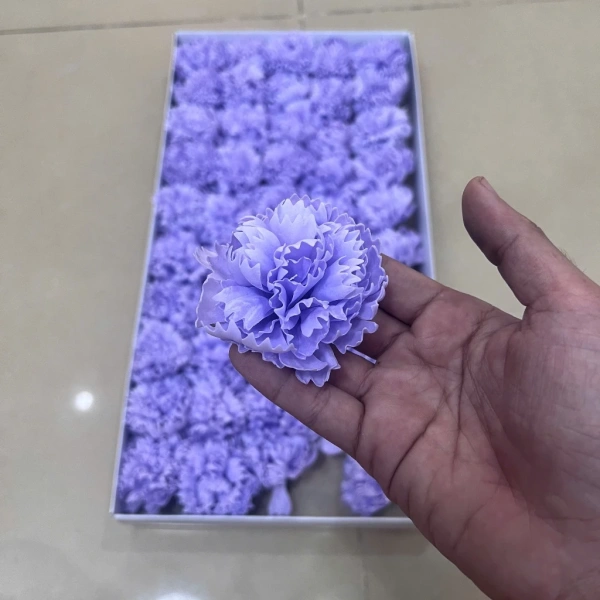 Hoa sáp đa màu trong bó cắm hoa tạo vẻ bền lâu, nhưng nhiều người chưa nghĩ tới việc chuẩn bị dây buộc thích hợp - Ảnh 5 Hoa sáp đa màu trong bó cắm hoa tạo vẻ bền lâu, nhưng nhiều người chưa nghĩ tới việc chuẩn bị dây buộc thích hợp - Ảnh 5