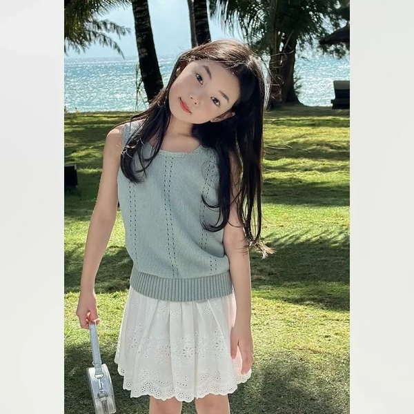 Việc phối đồ cho bé không chỉ là chuyện màu sắc, mà còn phải tính đến tính thực dụng và sự thoải mái. (Ảnh 3)