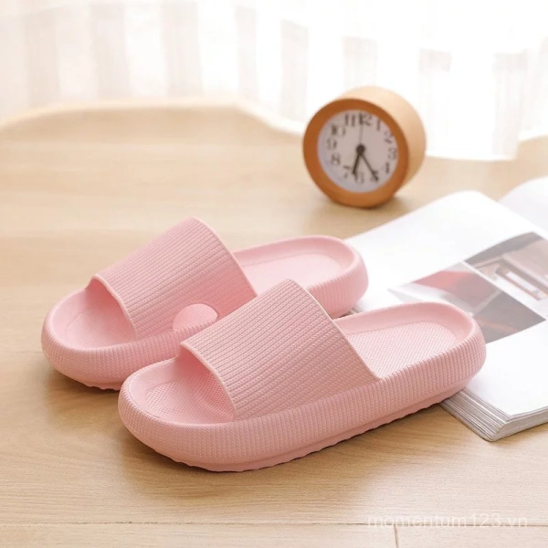 Trong thị trường hiện nay, có khá nhiều mẫu sandal đáp ứng tiêu chí vừa “đế dày thoải mái” và “trọng lượng nhẹ”. (Ảnh 4)