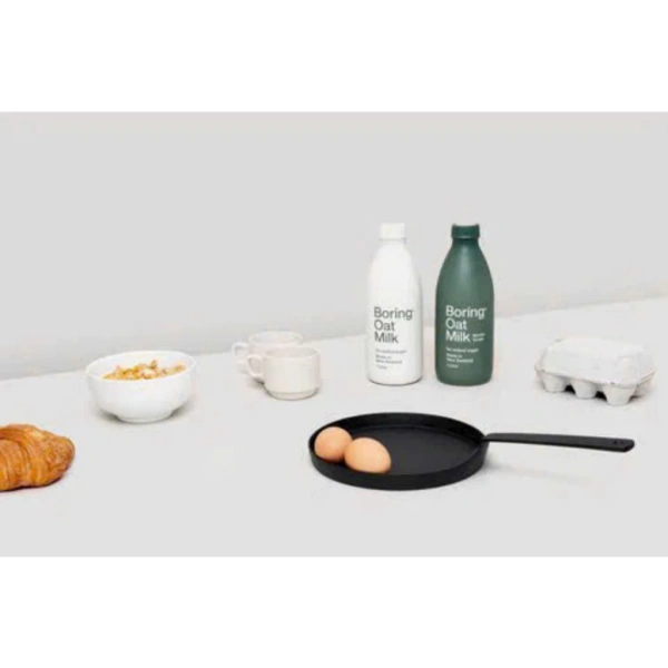 Sữa yến mạch nhập khẩu như New Zealand thường bổ sung một số chất ổn định, chất làm ngọt hoặc các hương liệu tự nhiên để tăng hương vị. (Ảnh 2)