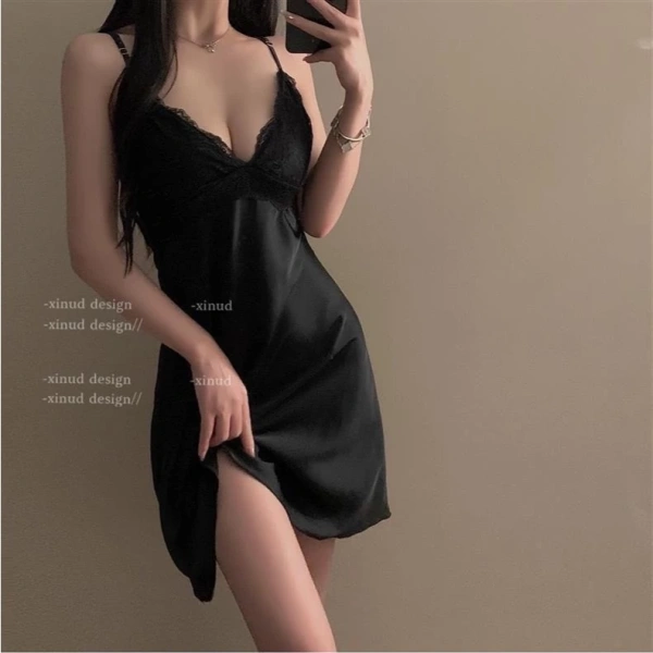 Dù là một bộ đồ ngủ, việc phối đồ vẫn có thể tạo nên những phong cách đa dạng, giúp bạn cảm thấy luôn mới mẻ. (Ảnh 4)