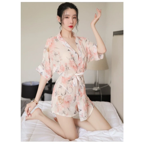 Kỳ vọng áo choàng ngủ sexy sẽ khiến đêm trở nên lãng mạn, nhưng thực tế lại mang đến những bất ngờ khác - Ảnh 1 Kỳ vọng áo choàng ngủ sexy sẽ khiến đêm trở nên lãng mạn, nhưng thực tế lại mang đến những bất ngờ khác - Ảnh 1