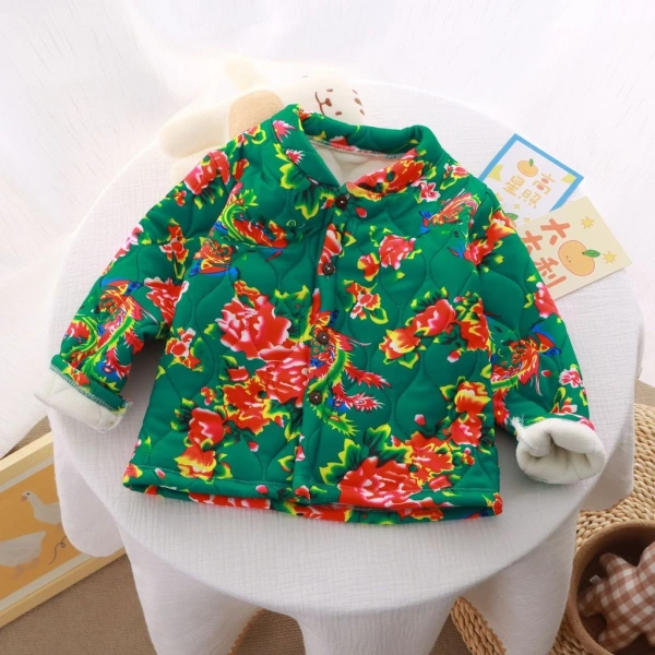 Áo khoác dày nhưng cắt may không ôm sát thân thể sẽ tạo ra khoảng trống không khí lạnh chui vào. (Ảnh 2)