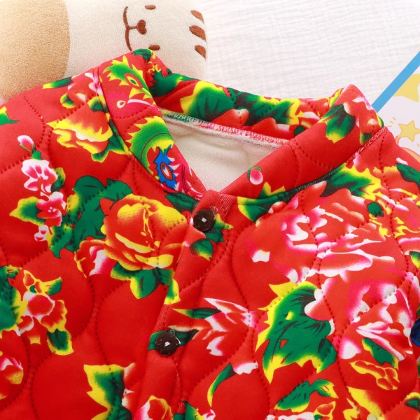 Dưới đây là một bảng so sánh ngắn gọn, giúp phụ huynh dễ dàng quyết định loại áo khoác phù hợp với nhu cầu và môi trường của con mình. (Ảnh 5)