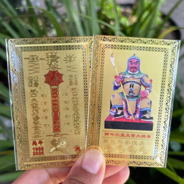 Mang túi kim bài khắc bùa Phật cho tuổi Ngọ, cảm giác an toàn thực sự hay chỉ là thói quen tâm linh - Ảnh 5