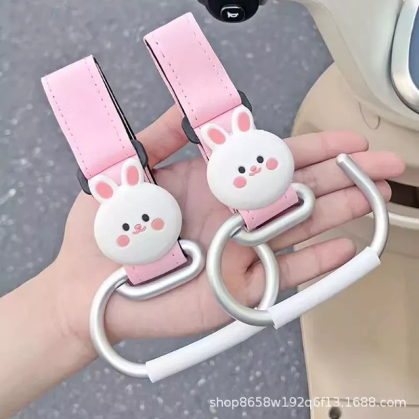 Móc treo đa năng trên xe điện có thực sự giảm bớt khó khăn hay lại tạo thêm rào cản khi di chuyển trong đô thị? - Ảnh 1 Móc treo đa năng trên xe điện có thực sự giảm bớt khó khăn hay lại tạo thêm rào cản khi di chuyển trong đô thị? - Ảnh 1