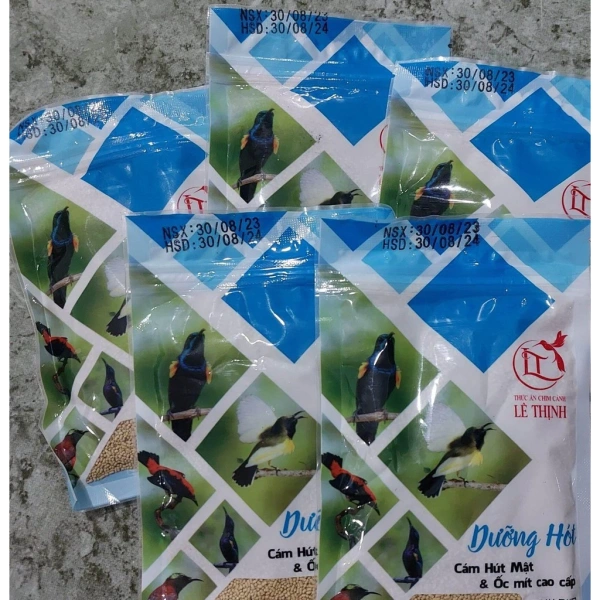 Mọi người thường mong cám dưỡng hót sẽ khiến chim năng động hơn, nhưng thực tế tiếng kêu lại giảm sút sau vài tuần. - Ảnh 1