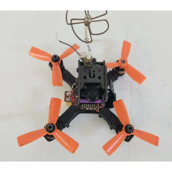 Hầu hết các bộ kit drone FPV hiện nay cung cấp các bo mạch với chân hạt mịn (SMT) yêu cầu hàn bằng bàn hàn mịn. (Ảnh 2)