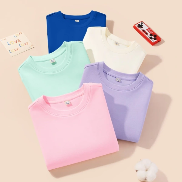Thời trang trẻ em không chỉ là màu sắc rực rỡ mà còn phải đáp ứng các tiêu chí thực tiễn khi bé di chuyển, leo trèo và khám phá môi trường. (Ảnh 4) Thời trang trẻ em không chỉ là màu sắc rực rỡ mà còn phải đáp ứng các tiêu chí thực tiễn khi bé di chuyển, leo trèo và khám phá môi trường. (Ảnh 4)