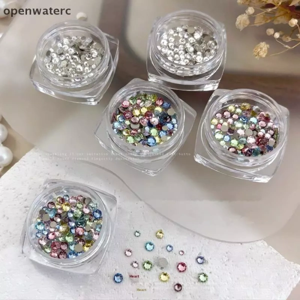 Hiện nay, trên thị trường có rất nhiều loại kim cương mini đa dạng về chất liệu, kích thước và phong cách. (Ảnh 3) Hiện nay, trên thị trường có rất nhiều loại kim cương mini đa dạng về chất liệu, kích thước và phong cách. (Ảnh 3)