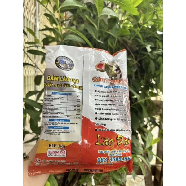 Mặc dù thức ăn tổng hợp đã cung cấp một phần lớn dinh dưỡng cần thiết, việc kết hợp thêm một số thực phẩm phụ trợ sẽ giúp tăng tốc quá trình làm sáng màu lông. (Ảnh 3)