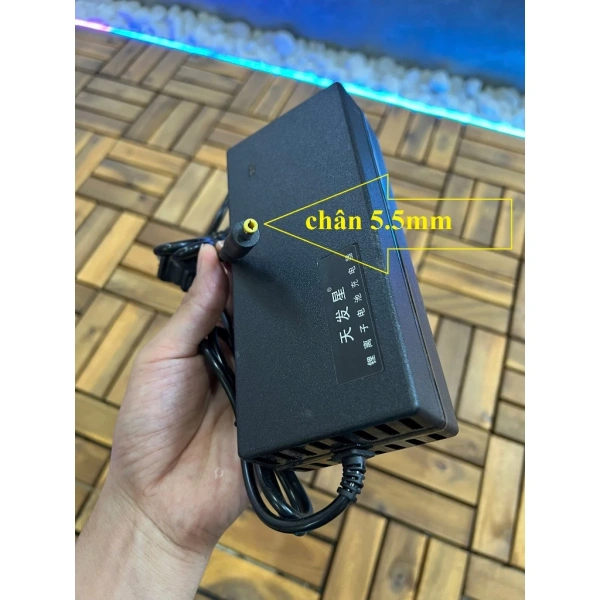 Người dùng A đã sở hữu một chiếc xe điện 48 V, công suất 500 W, sử dụng pin lithium‑ion 48 V 12 Ah. (Ảnh 5) Người dùng A đã sở hữu một chiếc xe điện 48 V, công suất 500 W, sử dụng pin lithium‑ion 48 V 12 Ah. (Ảnh 5)