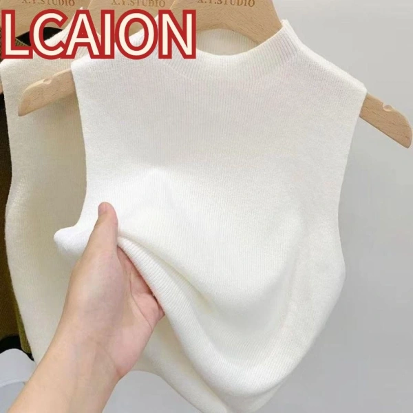 Áo crop top không tay hứa hẹn “giảm béo” nhưng thực tế lại mang lại cảm giác thoải mái hơn là vòng eo thon hơn