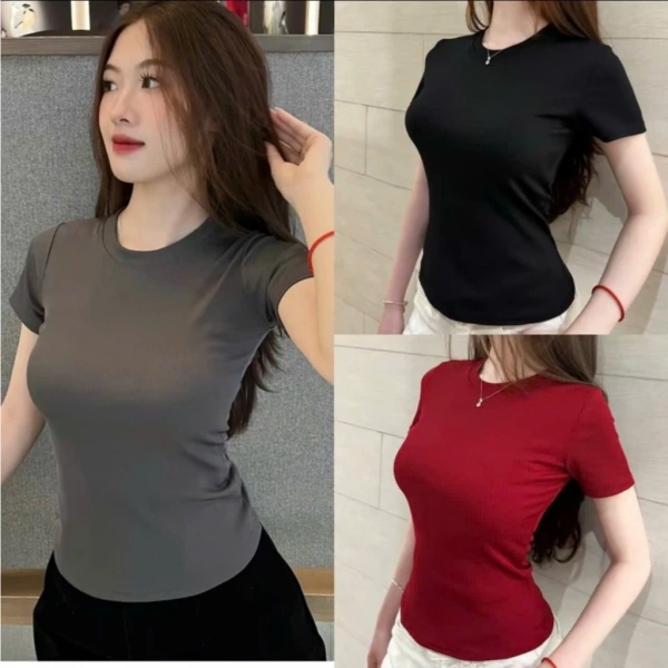 Áo thun ôm body ba mẫu trong combo khiến người mua bối rối khi phát hiện độ co giãn giảm sau vài ngày sử dụng