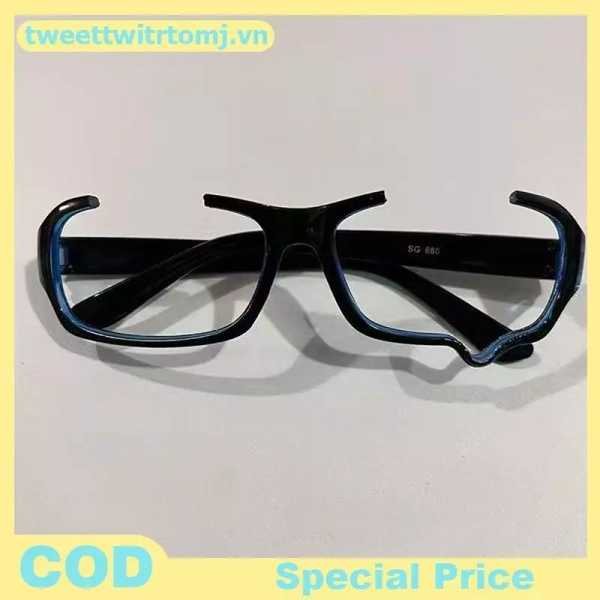 Bảo vệ mắt trong cosplay, nhưng kính giọt nước lại làm mất đi nét cảm xúc trên khuôn mặt.
