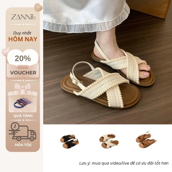 Đế bệt 1.5 cm và quai chéo: tại sao chúng lại là yếu tố quyết định khi chọn dép sandal cho chuyến đi biển