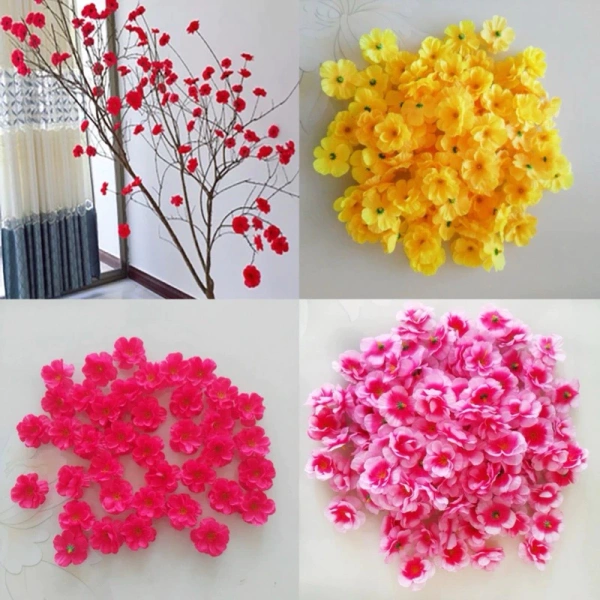 Hoa giả cắm trên cây Tết trong phòng khách thường mang lại cảm giác ấm áp hơn bạn tưởng