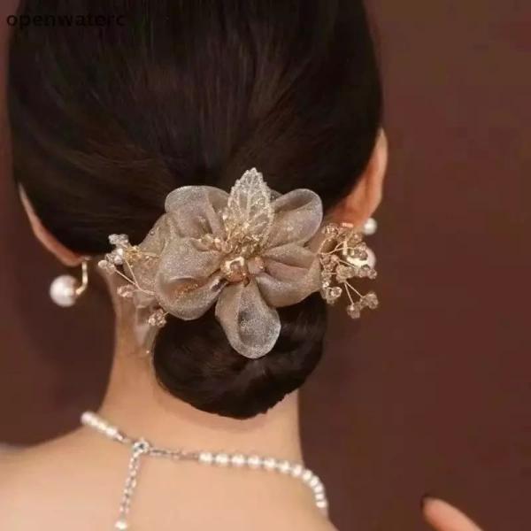 Thường nghĩ phụ kiện tóc sang trọng chỉ làm đẹp, mà thực tế lại quyết định sự thoải mái suốt cả ngày - Ảnh 2 Thường nghĩ phụ kiện tóc sang trọng chỉ làm đẹp, mà thực tế lại quyết định sự thoải mái suốt cả ngày - Ảnh 2