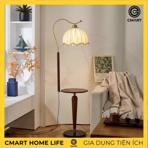 Ánh sáng ấm từ đèn cây đứng phong cách trẻ cổ điển thực sự thay đổi cảm giác thư giãn trong phòng ngủ - Ảnh 1