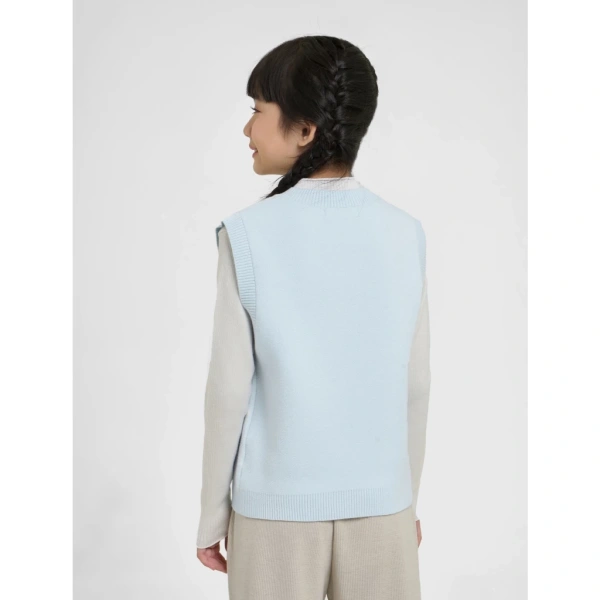 Áo gilet len không tay cho bé gái ấm áp nhưng lại khiến con khó di chuyển trong các hoạt động ngoài trời - Ảnh 2