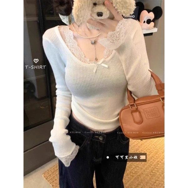 Áo thun dài tay ôm body thường được cắt may vừa vặn, “ôm” lấy làn da tạo cảm giác thẳng, thanh lịch. (Ảnh 2) Áo thun dài tay ôm body thường được cắt may vừa vặn, “ôm” lấy làn da tạo cảm giác thẳng, thanh lịch. (Ảnh 2)