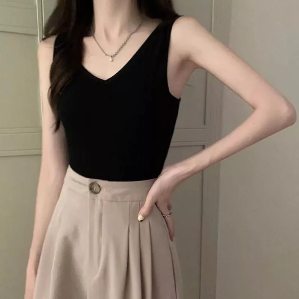 Để giảm thiểu cảm giác “bỗng chùn” và duy trì tuổi thọ cho áo, việc lựa chọn size chuẩn và chăm sóc áo đúng cách là không thể bỏ qua. (Ảnh 5) Để giảm thiểu cảm giác “bỗng chùn” và duy trì tuổi thọ cho áo, việc lựa chọn size chuẩn và chăm sóc áo đúng cách là không thể bỏ qua. (Ảnh 5)
