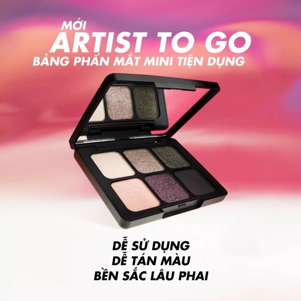 Độ nhỏ gọn của mini palette thường đồng nghĩa với việc nắp kín kém hoặc không có cơ chế ngăn bột lộ ra khi mở. (Ảnh 2) Độ nhỏ gọn của mini palette thường đồng nghĩa với việc nắp kín kém hoặc không có cơ chế ngăn bột lộ ra khi mở. (Ảnh 2)
