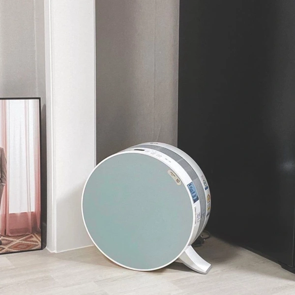 Ở một số khu vực có mức PM2.5 thường xuyên vượt qua 75 µg/m³, việc sở hữu một bộ lọc HEPA chất lượng cao sẽ mang lại lợi ích lớn hơn so với chỉ sử dụng quạt thông thường. (Ảnh 4)