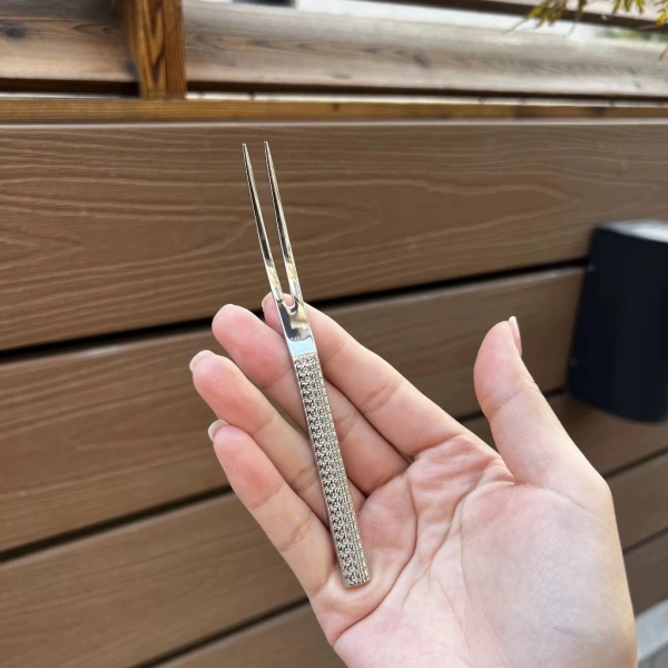 Mặc dù các tips trên có thể áp dụng cho bất kỳ dĩa inox nào, nhưng một sản phẩm được thiết kế đặc biệt cho việc ăn trái cây và các món nhẹ có thể giúp giảm thiểu nguy cơ bám bẩn. (Ảnh 4)