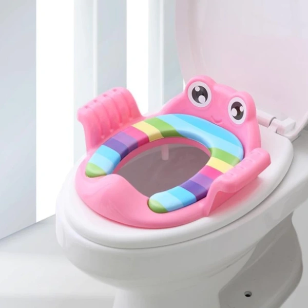 Bệ lót có tay vịn hình ếch thực sự giảm rủi ro trượt khi bé ngồi bồn cầu. - Ảnh 3