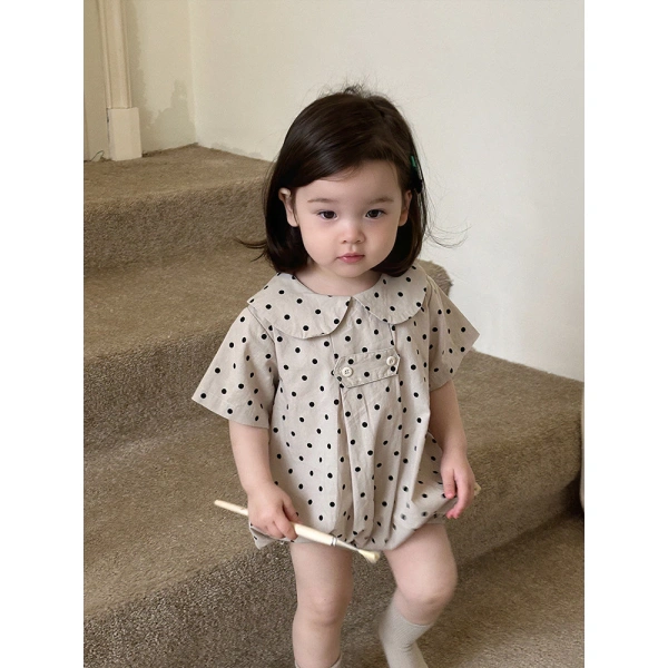 Một bodysuit “rộng” thường được hiểu là phần thân áo có độ rộng lớn hơn chuẩn để bé dễ dàng vận động. (Ảnh 2) Một bodysuit “rộng” thường được hiểu là phần thân áo có độ rộng lớn hơn chuẩn để bé dễ dàng vận động. (Ảnh 2)