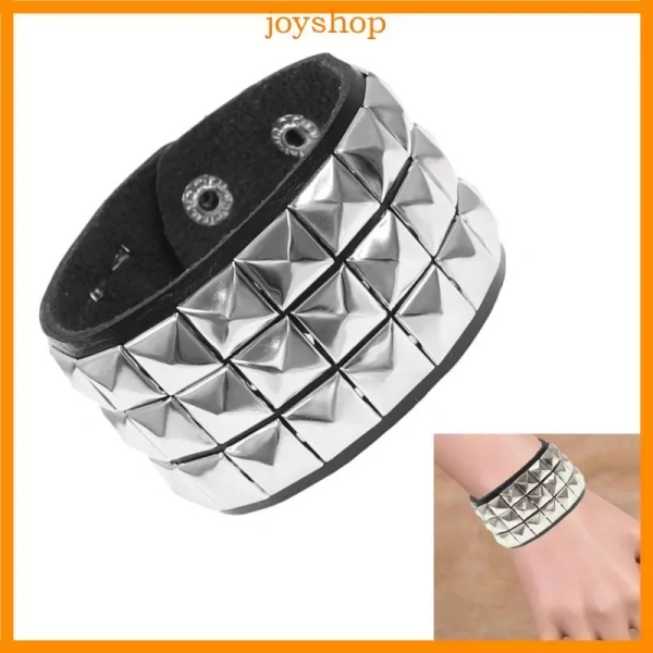 Cảm giác cứng cáp của vòng tay da phong cách punk thường gây mỏi tay sau những giờ làm việc kéo dài - Ảnh 1