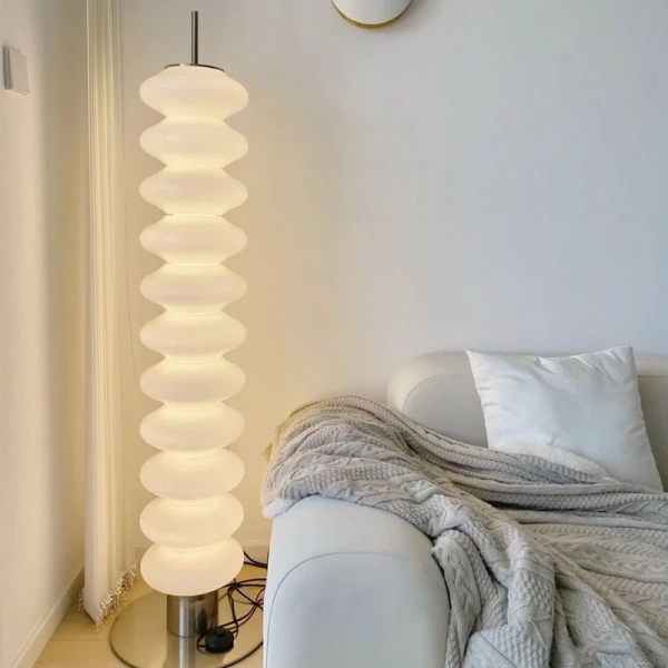 Điểm mạnh nổi bật nhất của mẫu đèn này là khả năng điều chỉnh độ sáng qua ba mức: mềm (low), vừa (medium) và mạnh (high). (Ảnh 2)