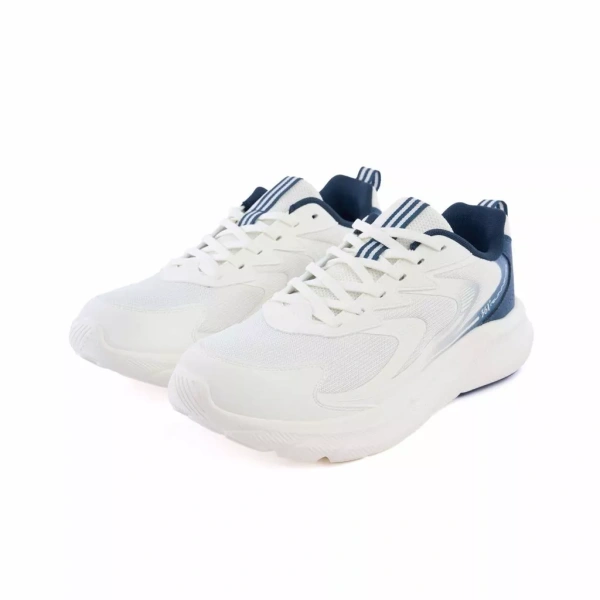 Người chạy thường có ba loại độ cong: pronation (căng chân vào trong), supination (căng chân ra ngoài) và neutral. (Ảnh 4)