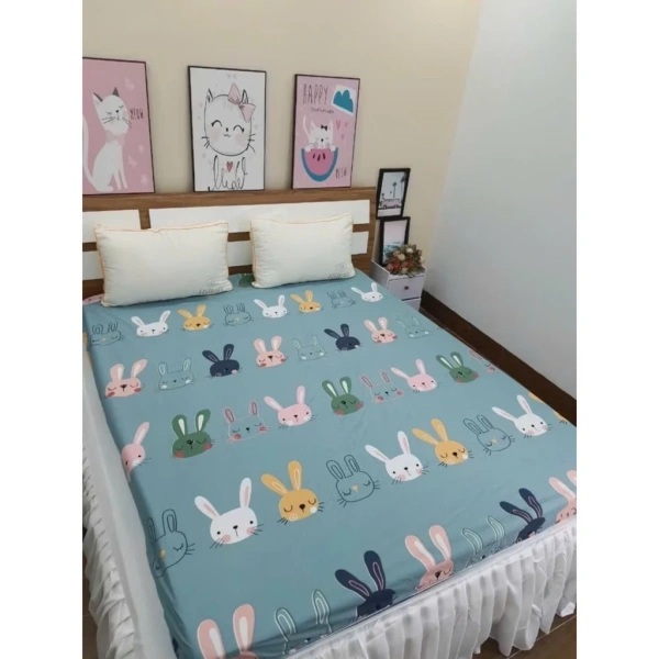 Khi mùa mưa qua và thời gian sử dụng giảm xuống, nhiều gia đình thường để tấm cotton nằm chồng lên nhau trong tủ áo hoặc góc gác. (Ảnh 3)