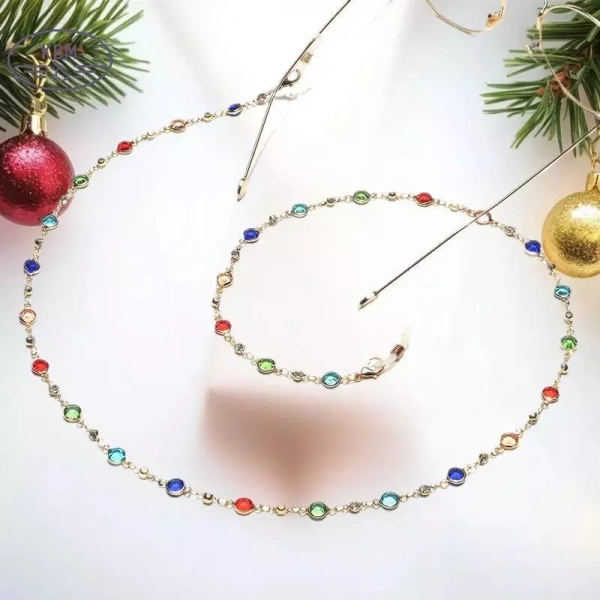 Chiếc kính dây xích mùa hè trông sang trọng nhưng một chi tiết nhỏ lại khiến người dùng bối rối sau vài tuần sử dụng - Ảnh 1