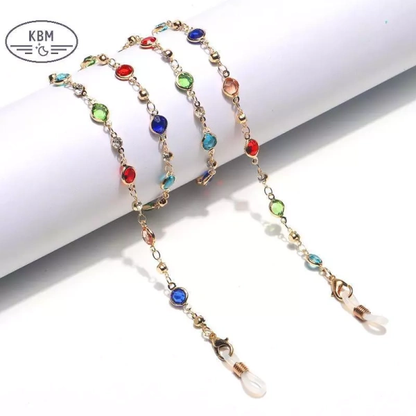 Việc chọn kính không chỉ dựa vào màu sắc hay giá thành, mà còn phụ thuộc vào nhiều yếu tố cá nhân như hình dáng khuôn mặt, thói quen sinh hoạt và phong cách thời trang. (Ảnh 4)