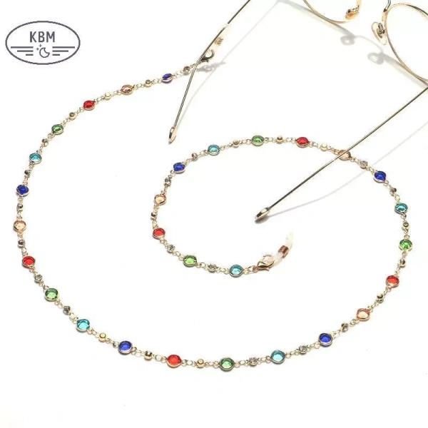 Việc chọn kính không chỉ dựa vào màu sắc hay giá thành, mà còn phụ thuộc vào nhiều yếu tố cá nhân như hình dáng khuôn mặt, thói quen sinh hoạt và phong cách thời trang. (Ảnh 5)