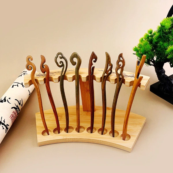 Với bộ ba: vòng cổ gỗ xanh tím, kẹp tóc nữ tính, và mũ đội đầu, bạn có thể tạo 3‑4 phong cách công sở khác nhau chỉ bằng cách thay đổi áo hoặc quần. (Ảnh 4) Với bộ ba: vòng cổ gỗ xanh tím, kẹp tóc nữ tính, và mũ đội đầu, bạn có thể tạo 3‑4 phong cách công sở khác nhau chỉ bằng cách thay đổi áo hoặc quần. (Ảnh 4)