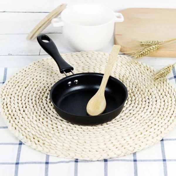 Giá của chảo mini trên thị trường dao động khá lớn, từ 80.000 VND cho các mẫu không có thương hiệu, đến hơn 300.000 VND cho các mẫu chất lượng cao, có thương hiệu quốc tế. (Ảnh 4)