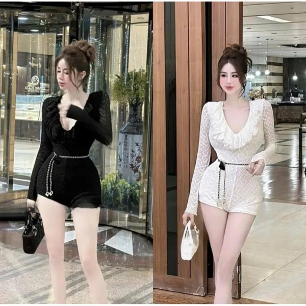 Cú sốc khi phát hiện khoá kéo sau lưng làm giảm sự thoải mái của jumpsuit ren tay dài cổ tim bèo - Ảnh 1 Cú sốc khi phát hiện khoá kéo sau lưng làm giảm sự thoải mái của jumpsuit ren tay dài cổ tim bèo - Ảnh 1