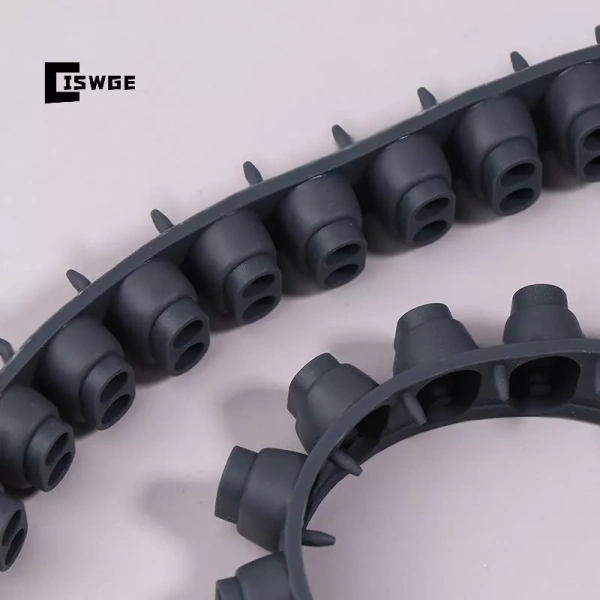 Dải cao su dẫn điện thường được làm từ chất liệu silicone hoặc polyurethane được tráng lớp carbon hoặc hợp kim dẫn điện. (Ảnh 2)